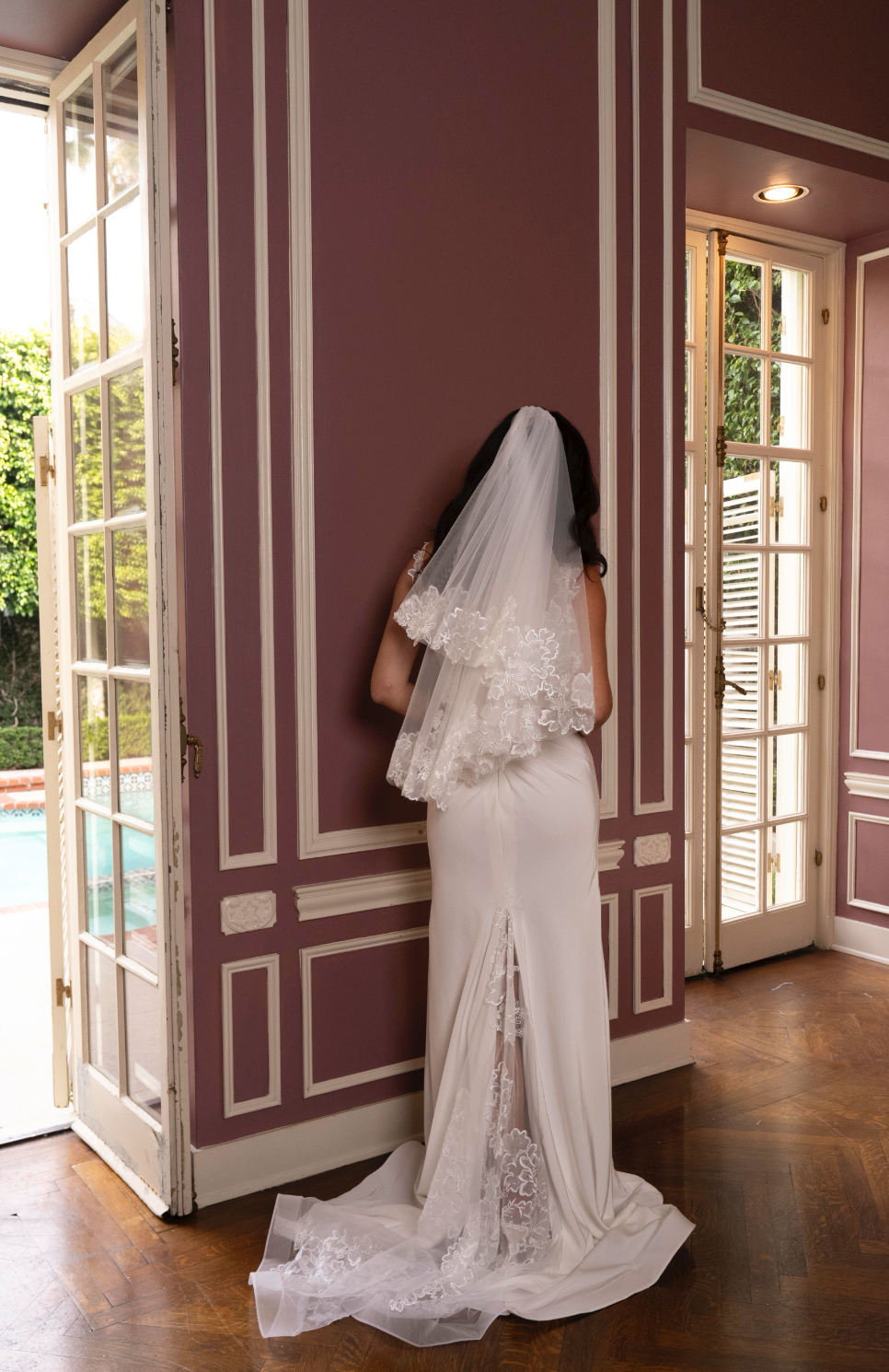 Séverine | The Scalloped Elbow Veil