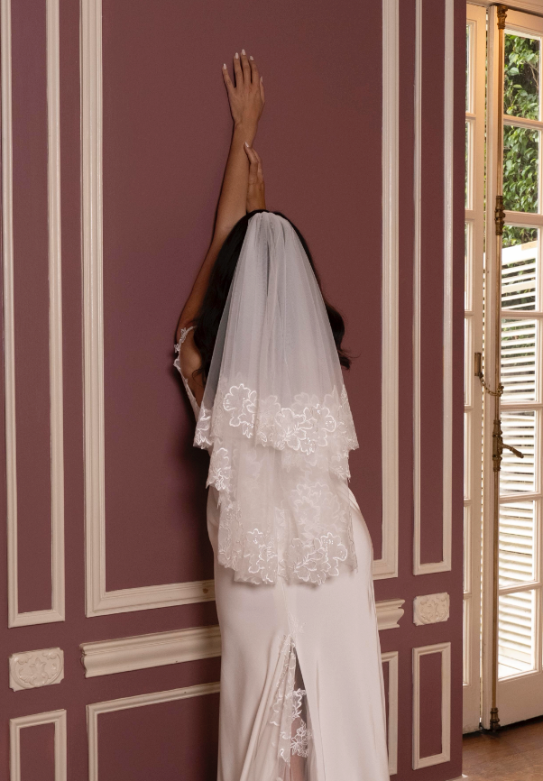 Séverine | The Scalloped Elbow Veil